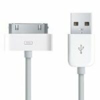 Seit mehreren Jahren schon zeigt sich Apple bei der Kabellänge seiner Ladekabel für iPhone, iPod, iPad und Co. nicht gerade großzügig. 1 Meter muss da ausreichen, wenn es nach Apple geht, doch meistens sind die Steckdosen dann doch weiter entfernt. Eine Lösung ist es, sich einfach ein langes passendes Ladekabel zu besorgen von einem Dritthersteller wie z.B. dieses hier (Dock Connector): 3 METER Apple USB Sync Datenkabel Ladekabel* oder dieses hier (Lightning Anschluss): AmazonBasics Lightning-Kabel*. Gerade beim Lightning Kabel, welches von Apple auch zertifiziert sein muss damit es funktioniert, muss schon durchaus tief in die Geldbörse gegriffen werden, selbst bei einem Amazon Basic Produkt. 16 Euro fallen hier einfach mal an. Der preiswerte Trick: Recht einfach… Es gibt in diversen Längen USB Verlängerungskabel. Manch einer hat so eines vielleicht auch zuhause noch rumliegen das mal mit einem USB Stick mitgeliefert wurde oder einem Kartenlesegerät usw. Eine USB Verlängerung in diversen [&hellip;]