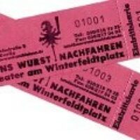 Zu Berlin gibt es den Spruch “Arm aber Sexy”. Ob der noch stimmt, stelle ich hingegen schon länger in Frage. Das “Arm” kann man inzwischen eher auf das armselige Vorgehen bei kulturellen Institutionen übertragen, denn da gab es in Berlin schon so einige Opfer. Ich persönlich ärgere mich bis heute noch über die Schließung des Broadway Kino am Ku-Damm das nach 32 Jahren im Juni 2011 zum letzten mal den Projektor angeworfen hat. Grund der Schließung war der Kauf der Immobilie in dem sich auch das Kino befand. Der Investor besaß kein Interesse daran den Kinobetrieb dort weiterzuführen und die Yorck-Kinogruppe kein Interesse, überteuerte Mieten zu bezahlen. Bedroht war übrigens lange Zeit auch das “MAISON DE FRANCE”, welches mitunter das Kino “Cinema Paris” beherbergt. Man wollte umziehen in die französische Botschaft und das wäre das Aus für das Kino gewesen. Die Schließung wurde nach 8 Monaten in letzter Minute abgewendet [&hellip;]