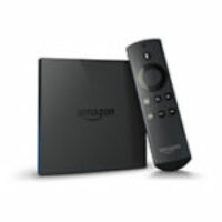 Mein Artikel über die Amazon Fire TV liegt noch nicht so lange zurück und es verwundert mich gar nicht, dass Amazon nun erneut in den Kampf zieht. Ausgestattet mit einem neuen Preis und natürlich pünktlich zum Weihnachtsgeschäft. So ist der Preis für die Amazon Fire TV* nun von den üblichen 99 Euro (So viel kostet auch eine Apple TV) auf 84 Euro runtergesetzt worden. Man spart derzeit also 16 Euro. Allerdings ist auch die Apple TV (3. Generation)* aktuell preiswerter zu bekommen. Sie kostet bei Amazon “nur” 88 Euro. Wer mehr über das Gerät wissen möchte, den empfehle ich meinen Artikel zu dem Gerät. *Mit diesem Link unterstützt du beim Kauf (ohne weitere Kosten für dich) meine Arbeit auf dieser Seite. Tätigst du über den Link einen Kauf, so wird mir der Anbieter eine kleine Summe auszahlen.