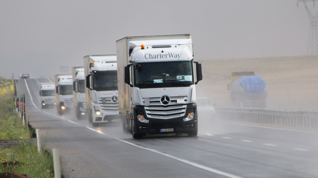 Ein LKW Konvoi der Daimler AG mit dem Ziel in Syrien Spendengüter aus Deutschland zu bringen