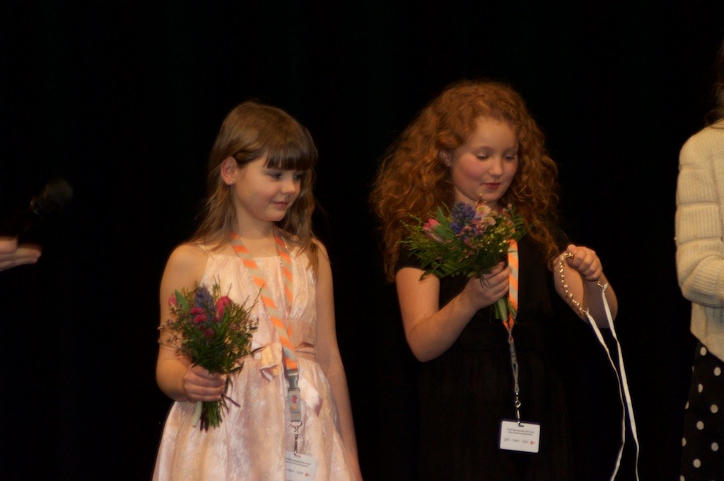 Astrid Lövgren und Lilly Brown (r.)