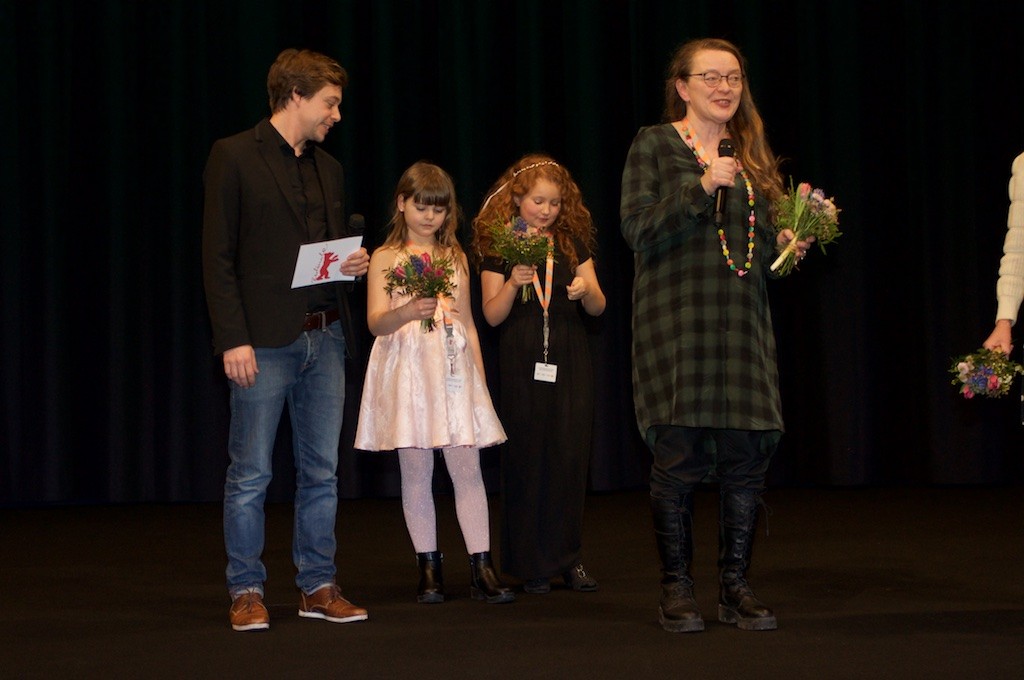 Abschließende Q&A im Haus der Kulturen der Welt mit den Darstellern und der Regisseurin Lena Hanno Clyne (rechts) 