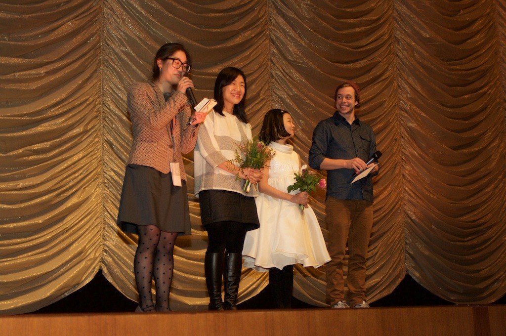 Regisseurin Yoon Ga-eun und die Darstellerin Choi Soo-in widmen sich den Fragen des Publikums im Zoo Palast