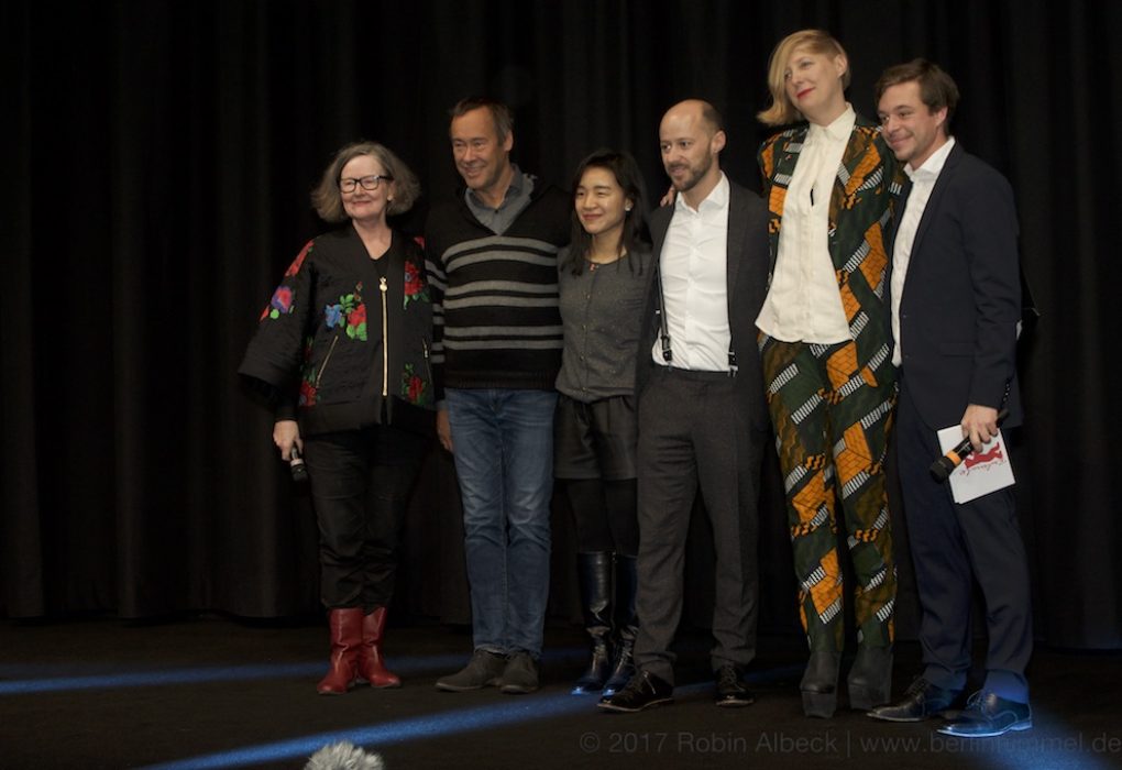 Die internationale Jury der 40. Generation Kplus. (v.l.n.r) Maryanne Redpath (Sektionsleiterin), Thomas Krüger vom Deutschen Kinderhilfswerk, Yoon Ga-eun (Regisseurin von Sprout und The world of us), Fabian Gasmia, Aneta Ozorek so wie Co-Moderator Tobias Krell