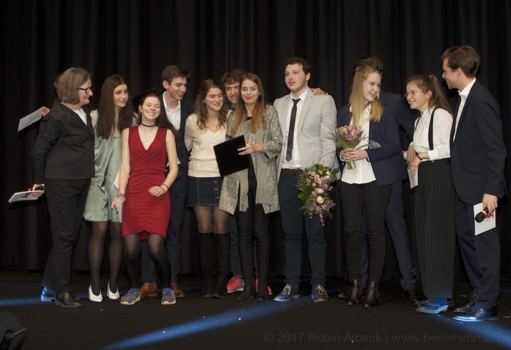 Gruppenbild mit Jugendjury und Regisseurin Claire Randall